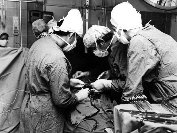 Behind The Scenes Of The World's First Heart Transplant, 50 Years Ago ...