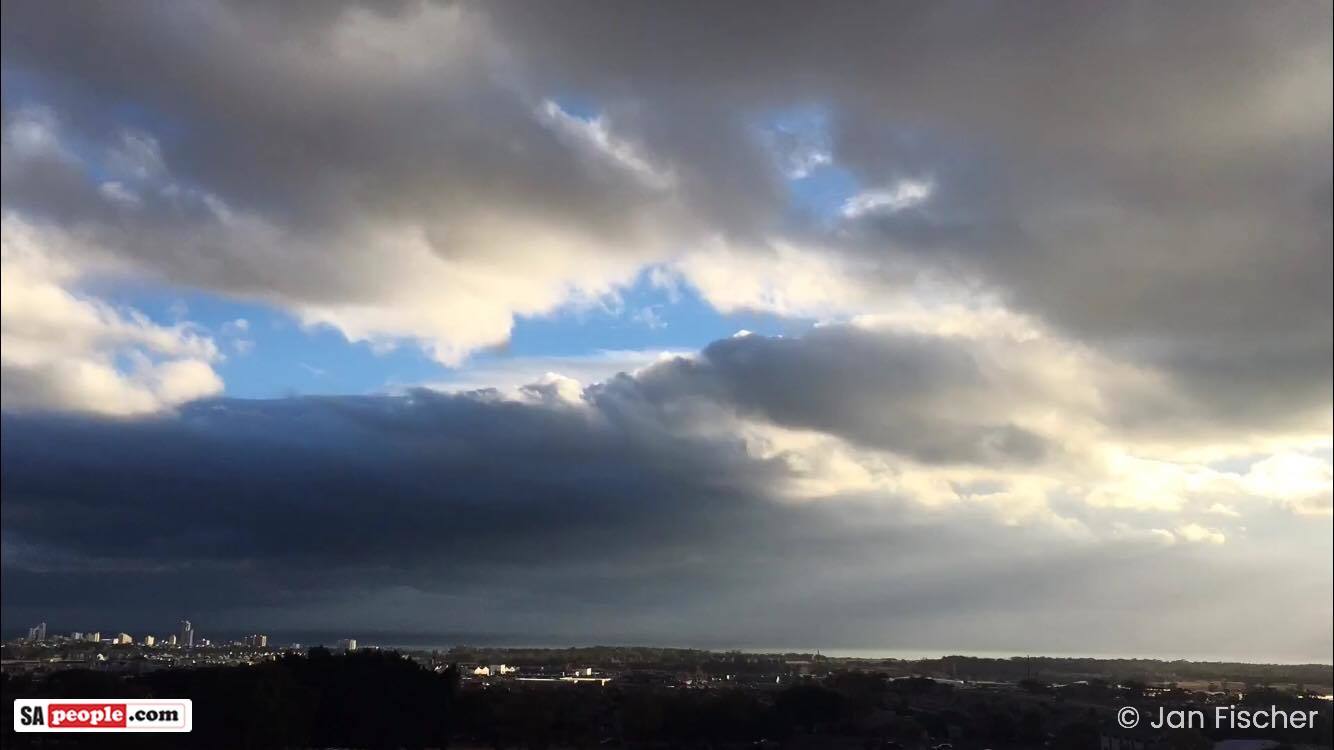 WATCH Tonight's Rain Approaching Cape Town. Awesome TimeLapse Video ...