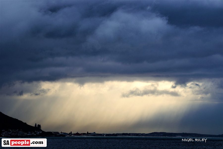  strong winds & rain on the way