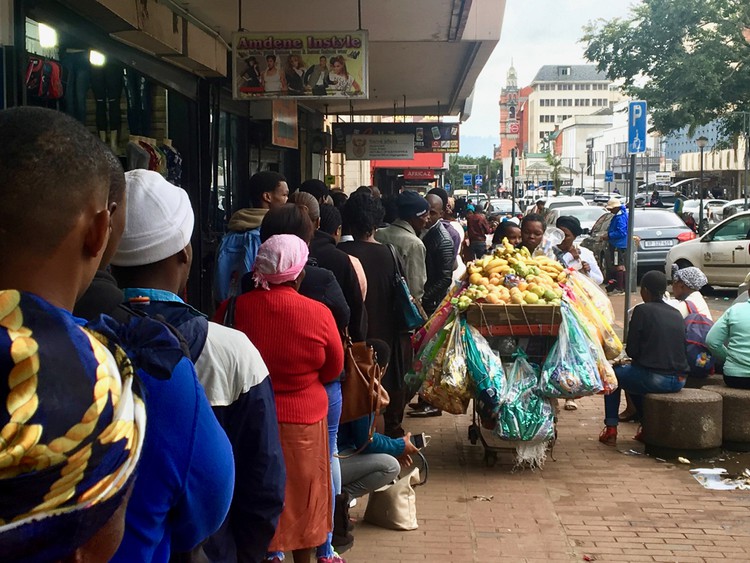 Agents Charge R300 To Jump Home Affairs Queues Sapeople Worldwide South African News 2810