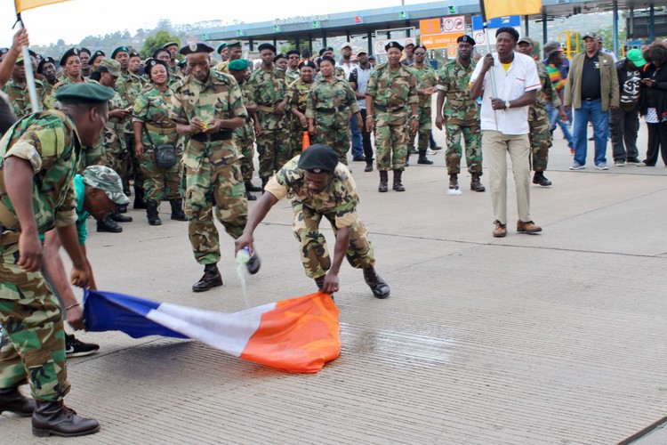 Arguments For and Against Banning the Old South African Flag - SAPeople