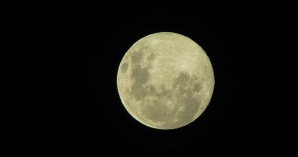 PHOTOS 2020's Biggest, Brightest Supermoon Shines Over South Africa