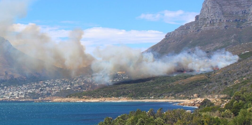 Bakoven Burns While Massive Masiphumelele Fire Destroys 1,000 Dwellings