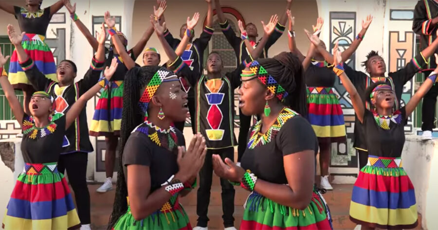 Watch Ndlovu Youth Choir Sings Hauntingly Beautiful Xhosa Easter Hymn Sapeople Worldwide